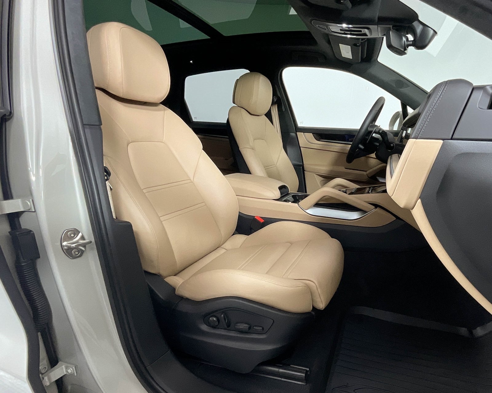 2024 Porsche Cayenne Turbo E-Hybrid photo 22