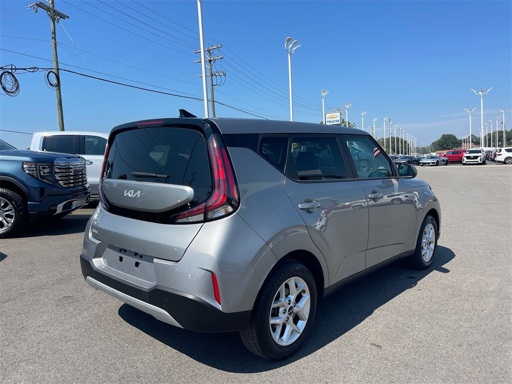 2024 Kia Soul LX photo 3