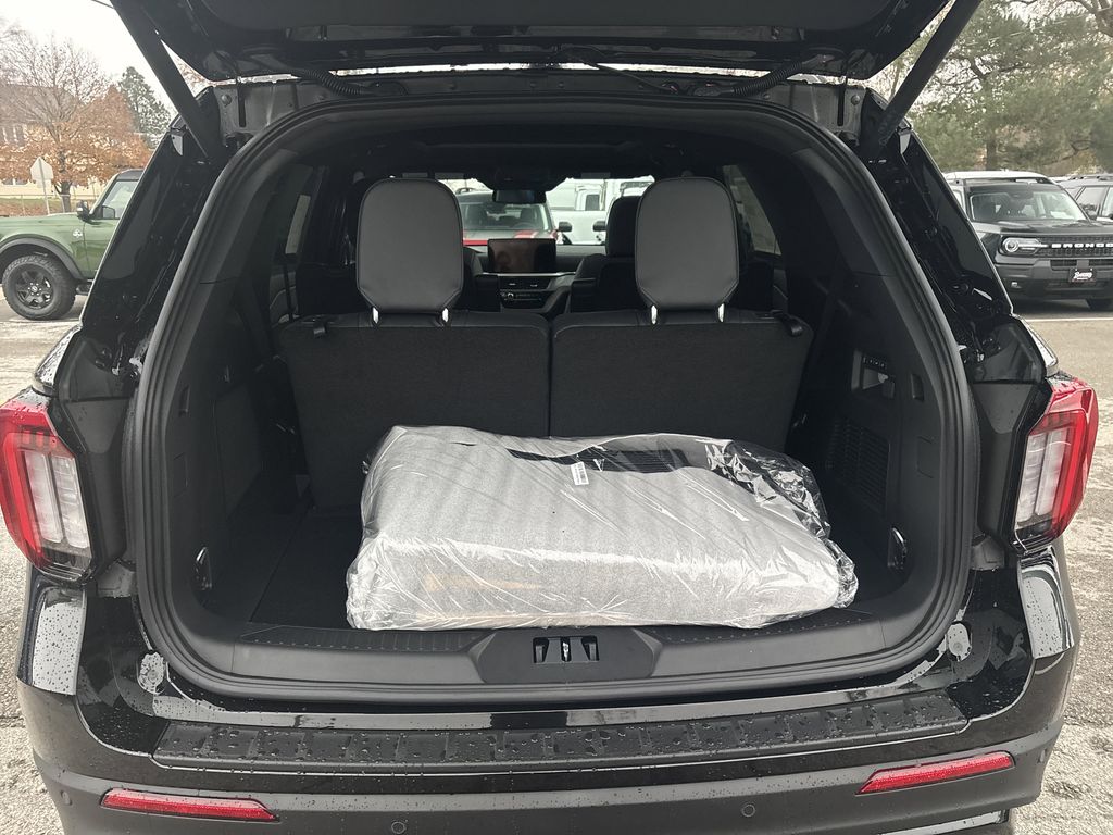 2026 Ford Explorer ST photo 4