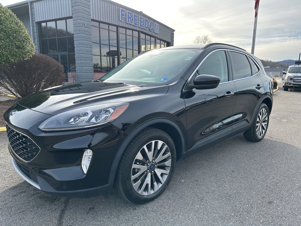 2022 Ford Escape Titanium's photo