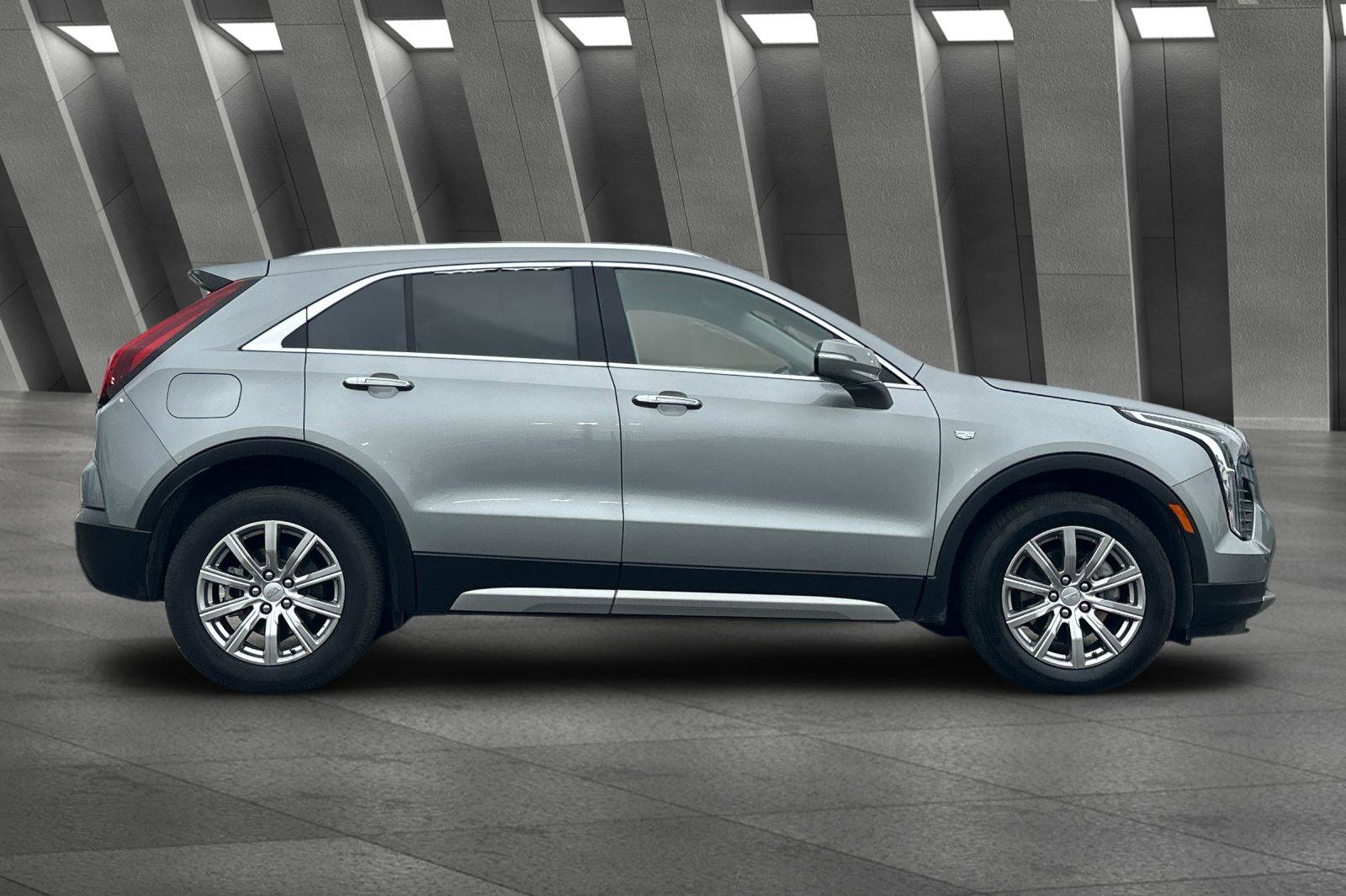 2023 Cadillac XT4 Premium Luxury photo 3