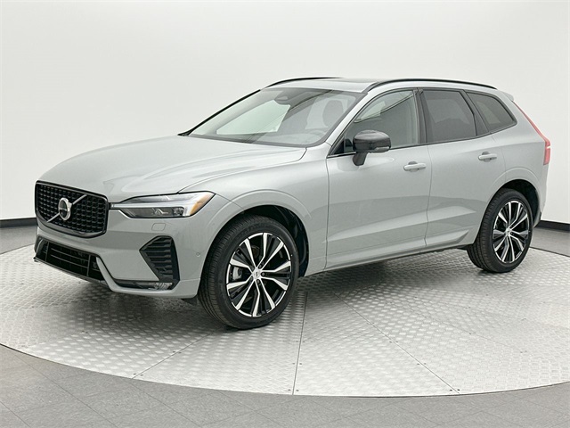 2025 Volvo XC60 Plus's photo