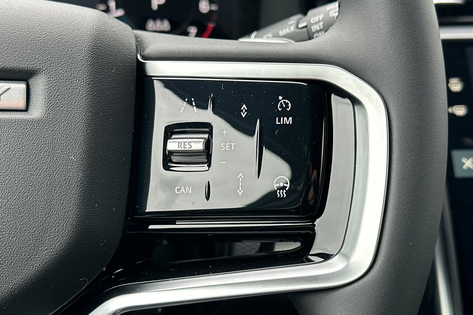2025 Land Rover Discovery Sport Dynamic SE photo 26