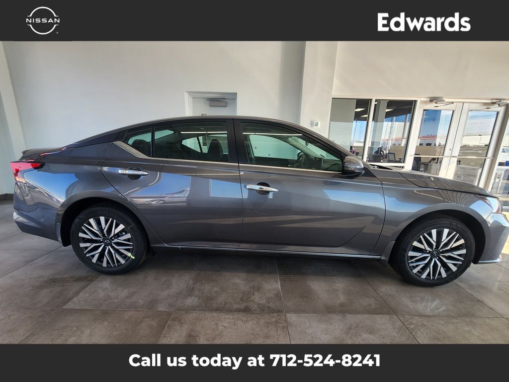 2025 Nissan Altima SV's photo