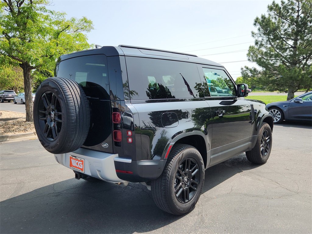 2023 Land Rover Defender S photo 4