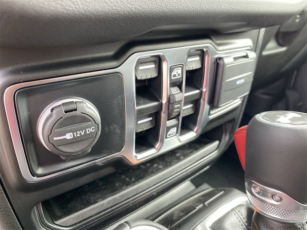 2024 Jeep Wrangler Sahara photo 22