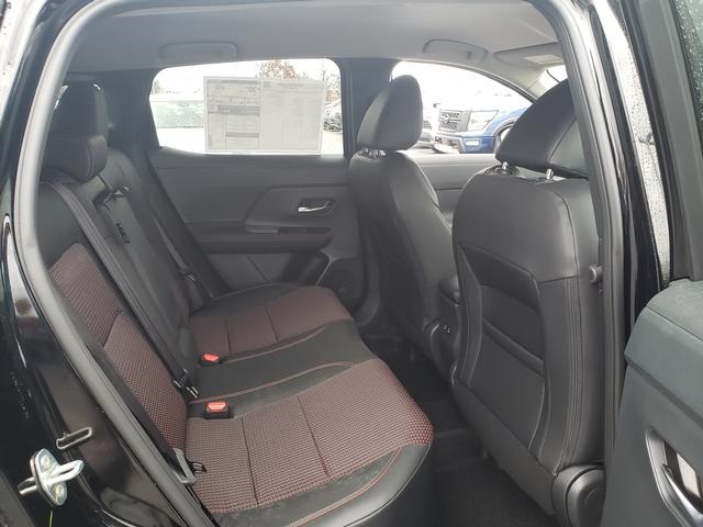 2025 Nissan Kicks SR photo 18