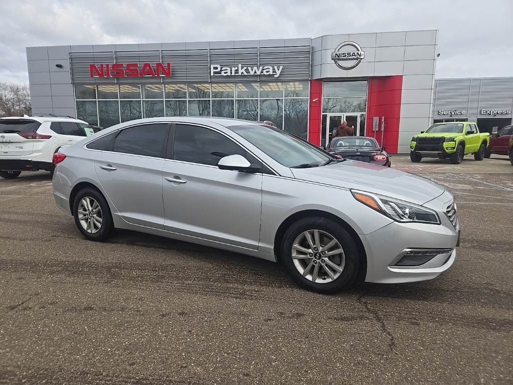2015 Hyundai Sonata SE's photo