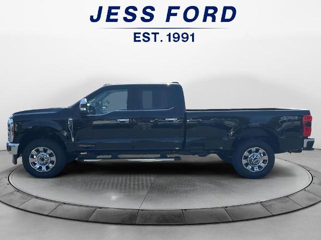 2025 Ford F-350 Lariat photo 2
