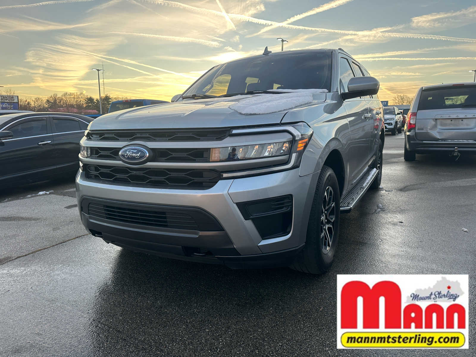 2023 Ford Expedition XLT's photo