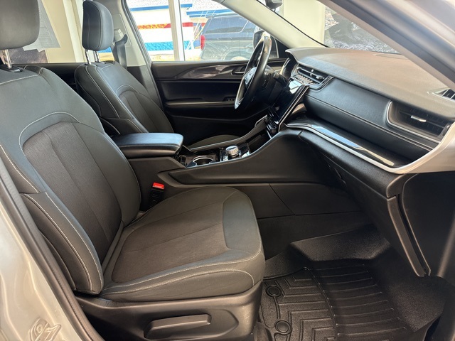 2022 Jeep Grand Cherokee Laredo photo 13