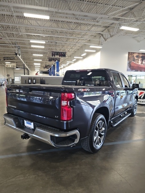 2022 Chevrolet Silverado 1500 LT photo 3