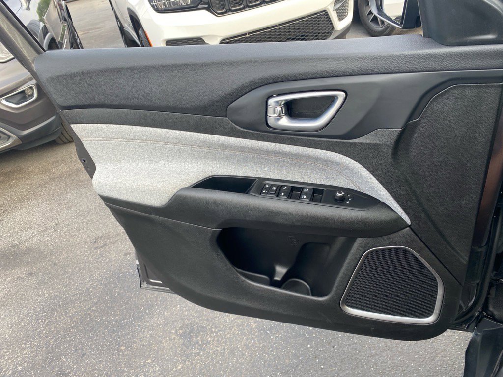 2022 Jeep Compass Latitude Lux photo 21
