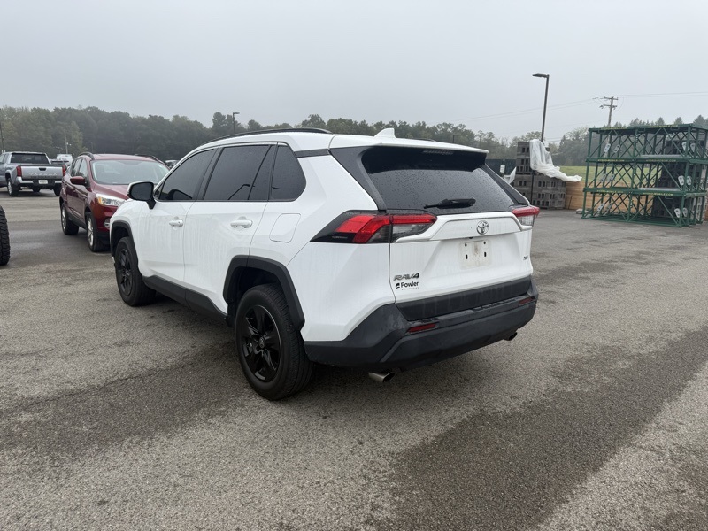 2021 Toyota RAV4 XLE photo 7