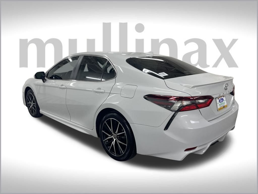 2024 Toyota Camry SE photo 7