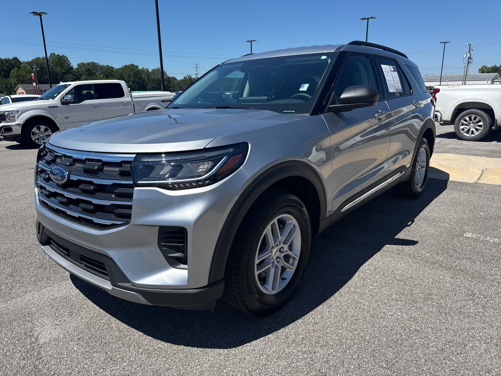 2025 Ford Explorer photo 4