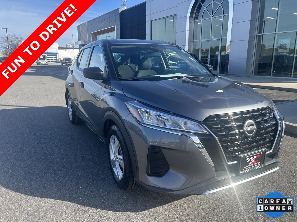 2022 Nissan Kicks S's photo
