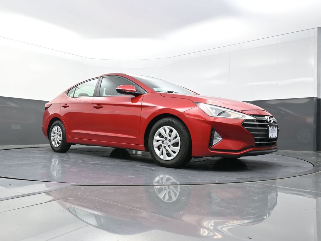 2019 Hyundai Elantra SE photo 18