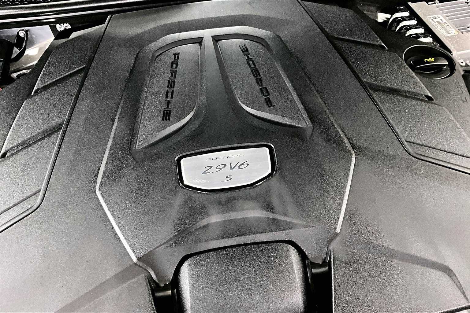 2021 Porsche Cayenne S photo 30