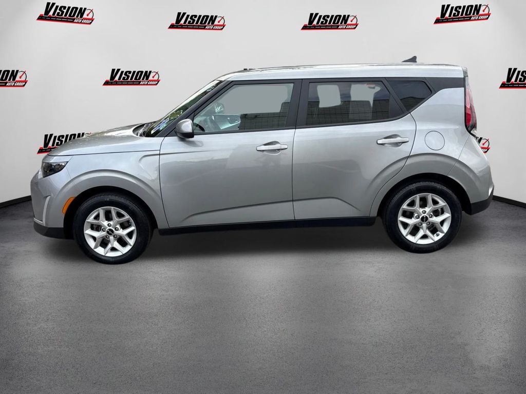 2023 Kia Soul LX photo 4