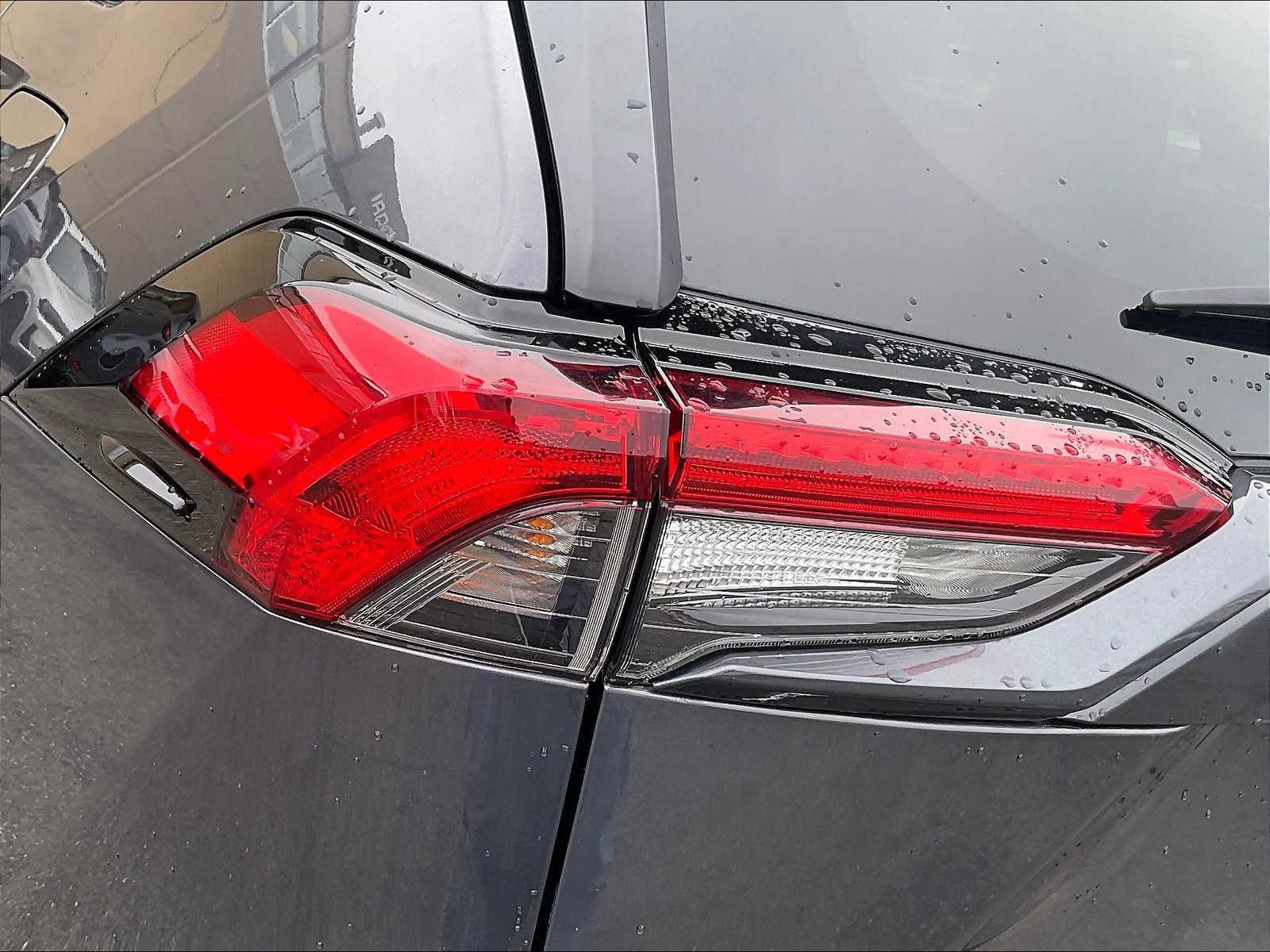 2024 Toyota RAV4 XLE photo 33
