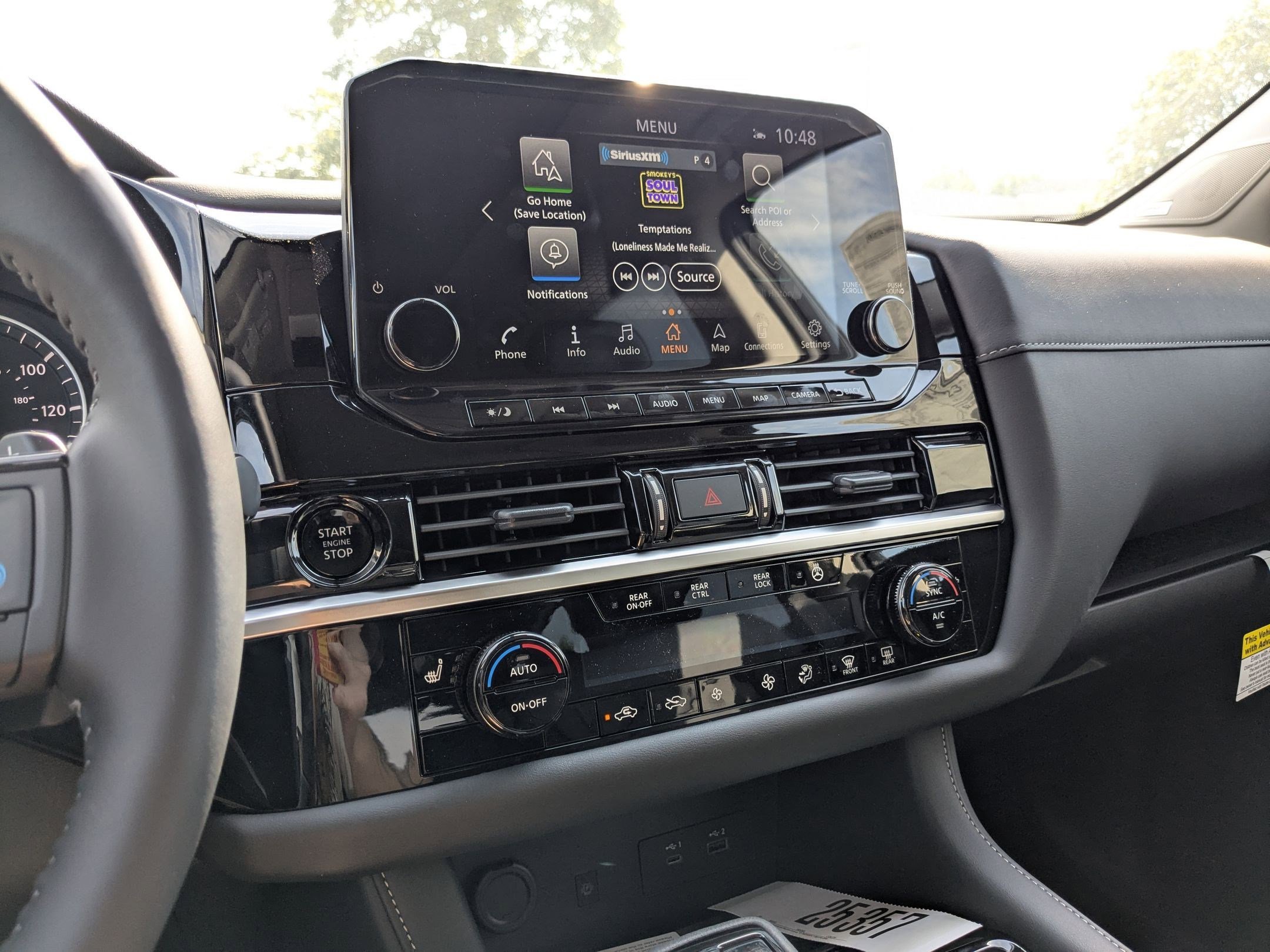 2025 Nissan Pathfinder SL photo 14