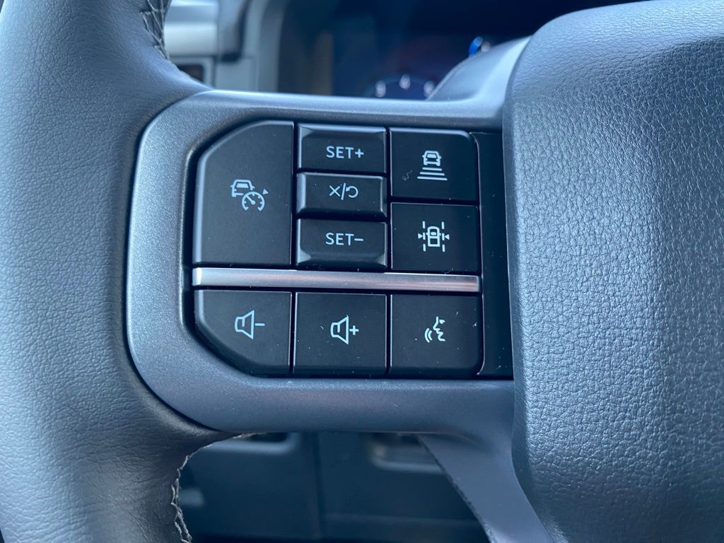2025 Ford F-150 XLT photo 8