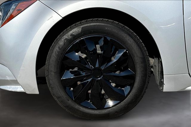 2021 Toyota Corolla LE photo 2