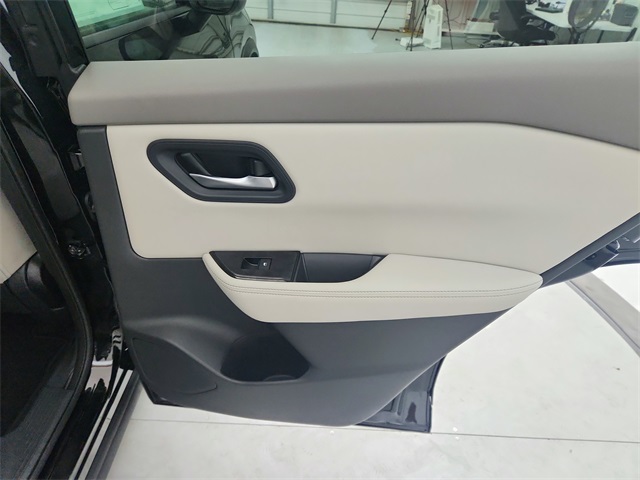 2025 Nissan Rogue SV photo 35