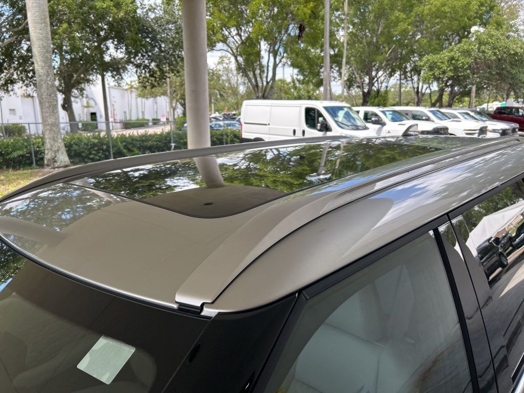 2025 Mitsubishi Outlander Black Edition photo 17