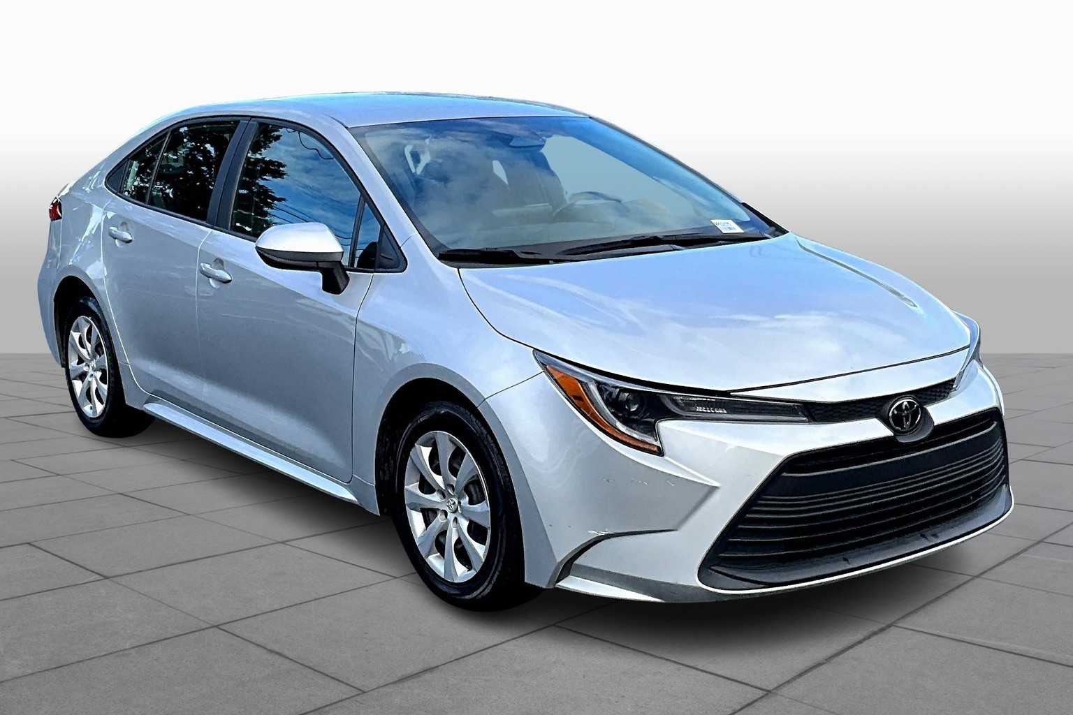 2024 Toyota Corolla LE photo 2