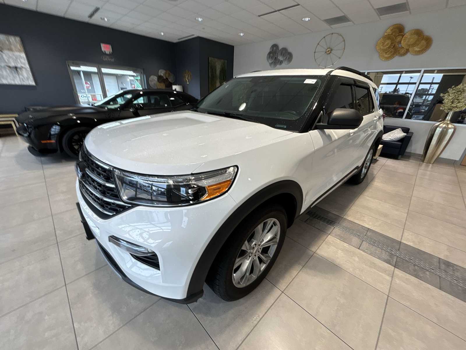2020 Ford Explorer XLT photo 6