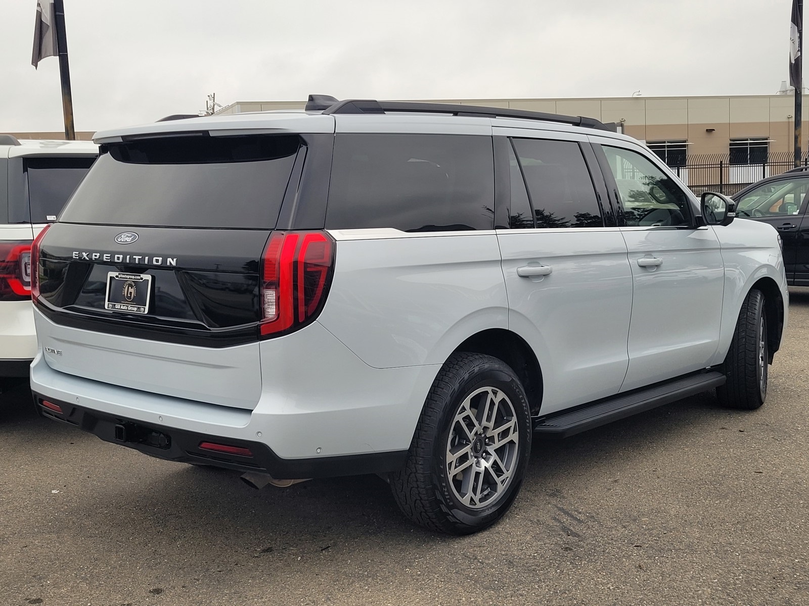 2025 Ford Expedition photo 4