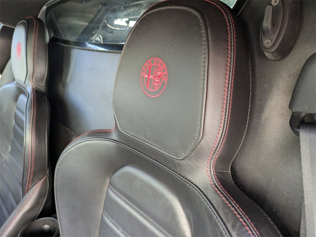 2016 Alfa Romeo 4C Coupe photo 12