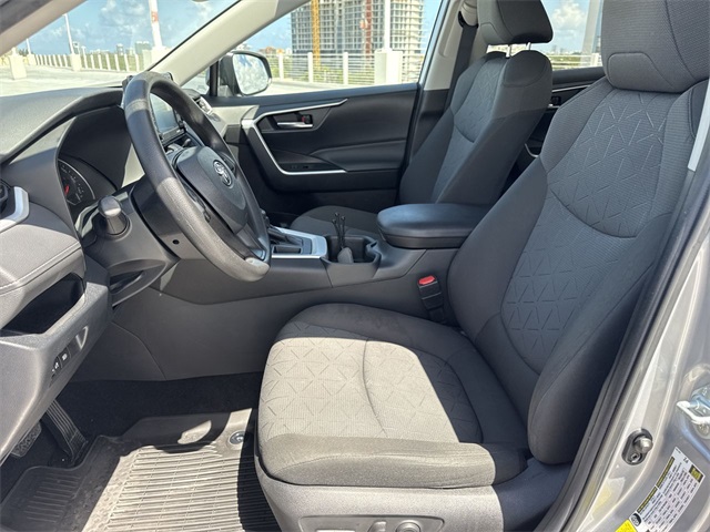 2022 Toyota RAV4 XLE photo 11