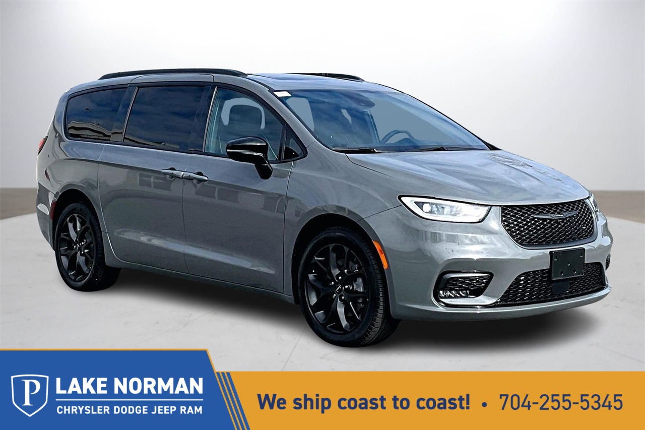 2023 Chrysler Pacifica Limited's photo