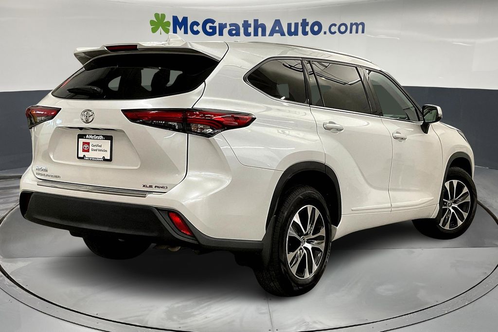 2022 Toyota Highlander XLE photo 12