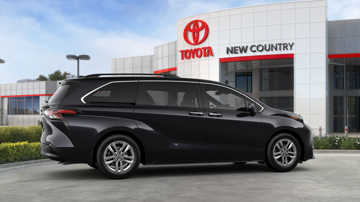 2025 Toyota Sienna XLE photo 11