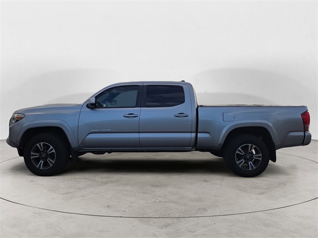 2017 Toyota Tacoma SR5 TRD Sport photo 2