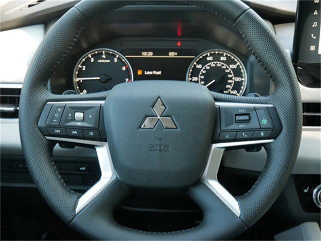 2025 Mitsubishi Outlander SE photo 8
