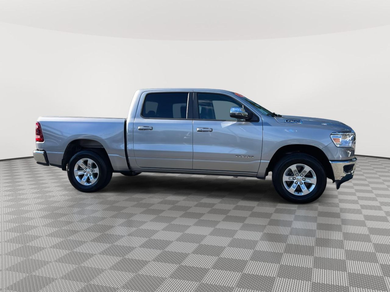 2024 Ram 1500 Laramie photo 3