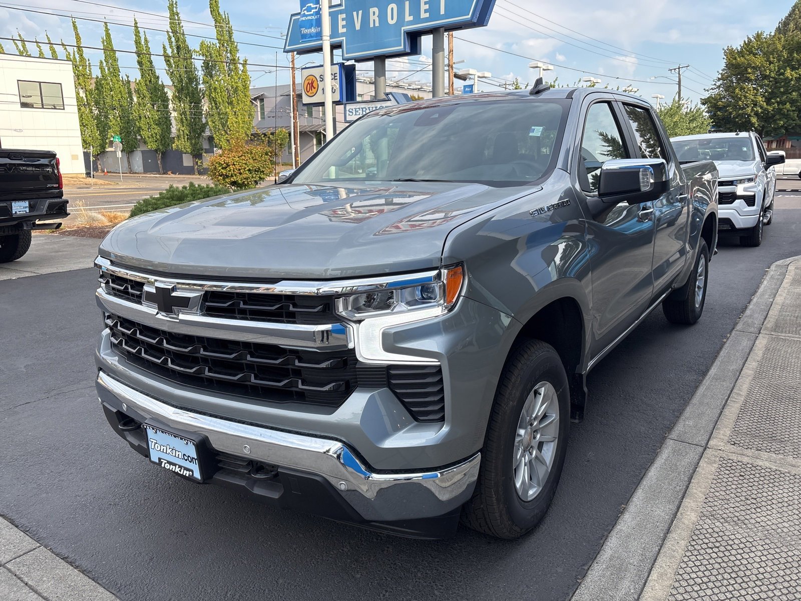 2025 Chevrolet Silverado 1500 LT photo 2