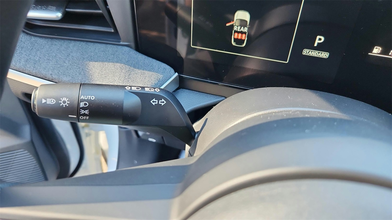 2025 Nissan Kicks SV photo 28