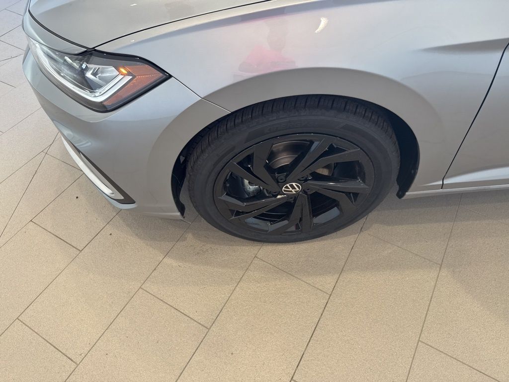 2025 Volkswagen Jetta 1.5T SE photo 8