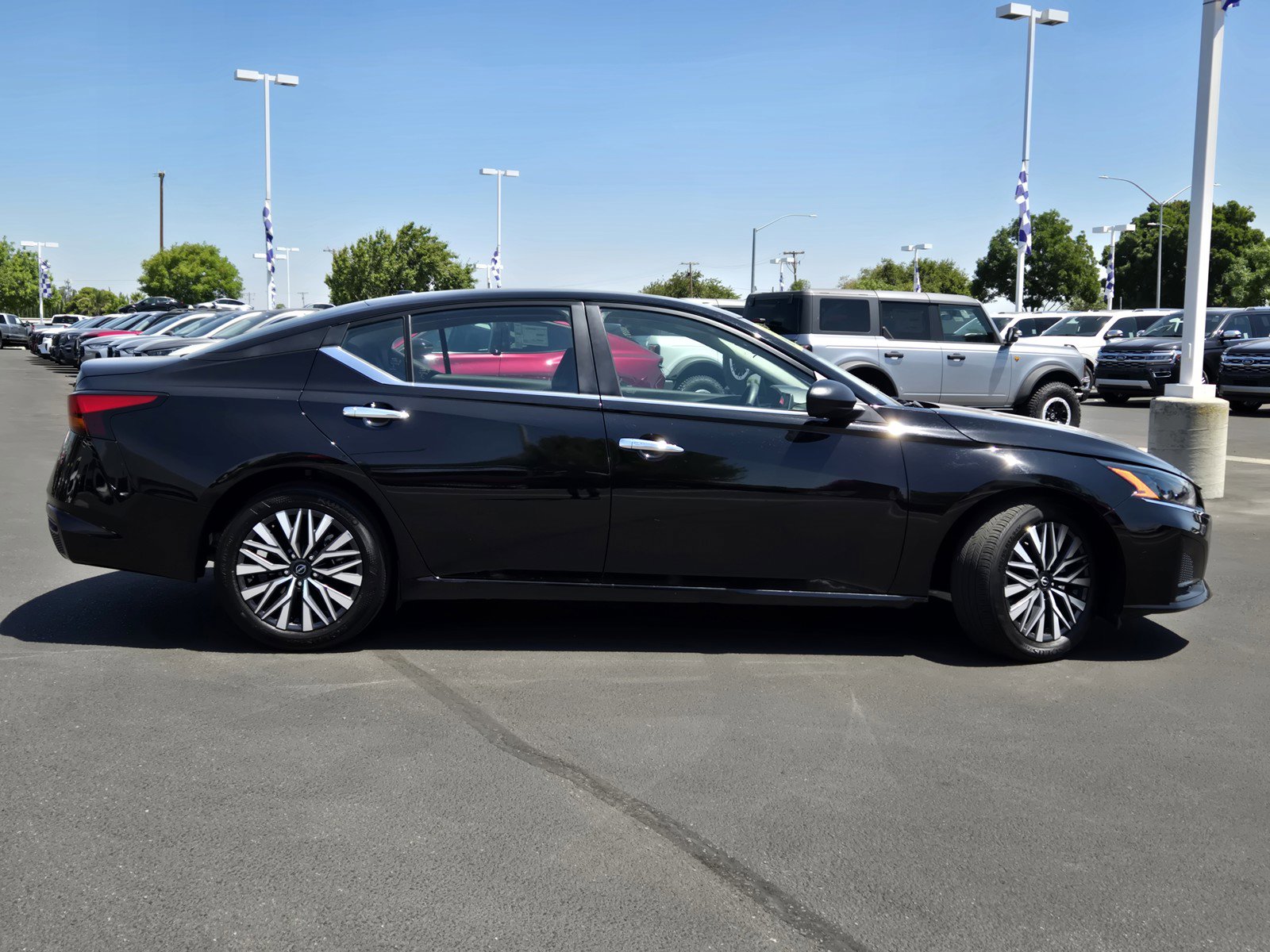 2024 Nissan Altima 2.5 SV photo 3