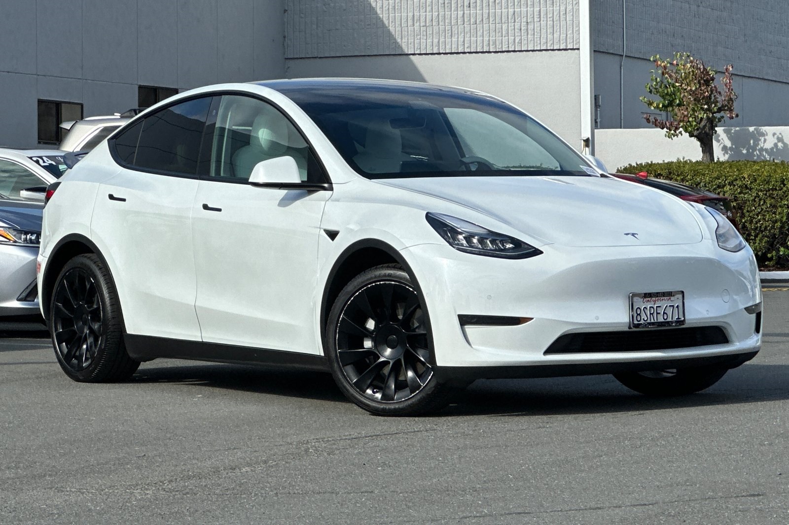 Used 2020 Tesla Model Y Long Range with VIN 5YJYGDEE5LF056287 for sale in Kansas City