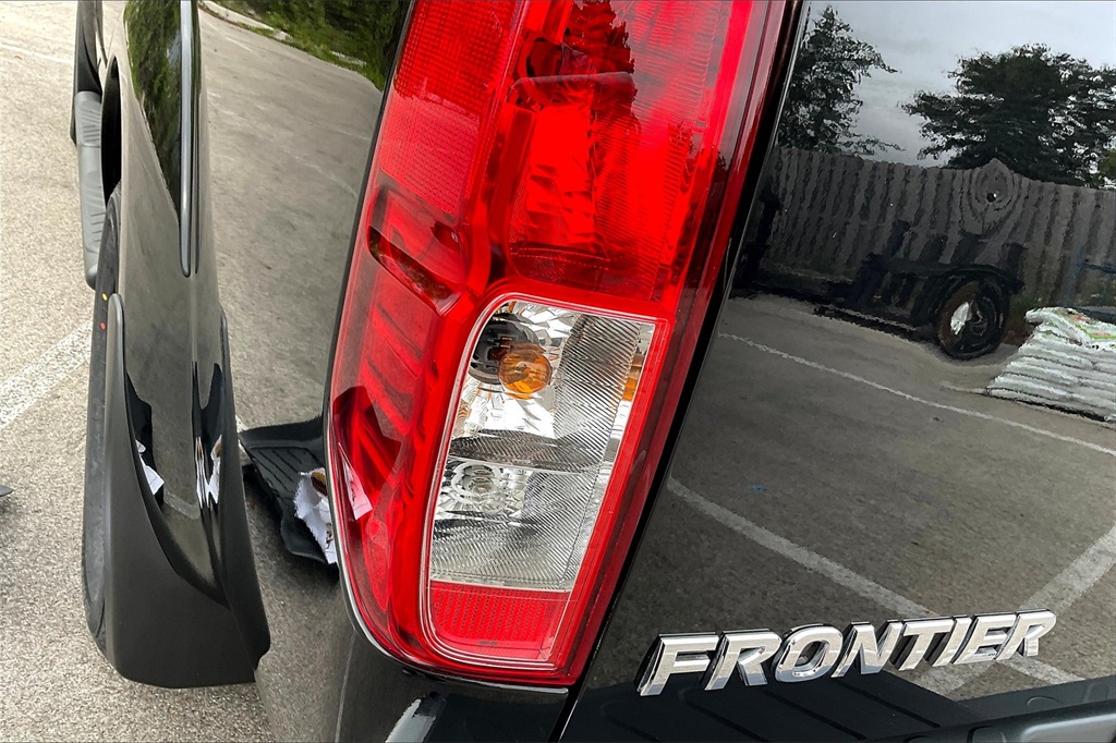 2019 Nissan Frontier SL photo 28