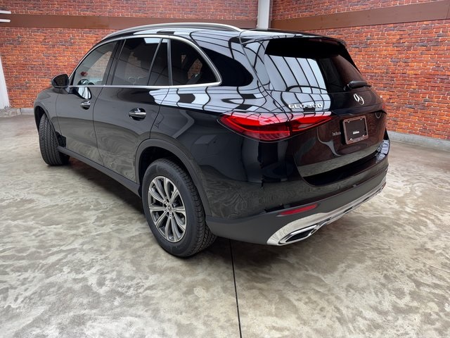 2025 Mercedes Benz GLC 300 4MATIC photo 2