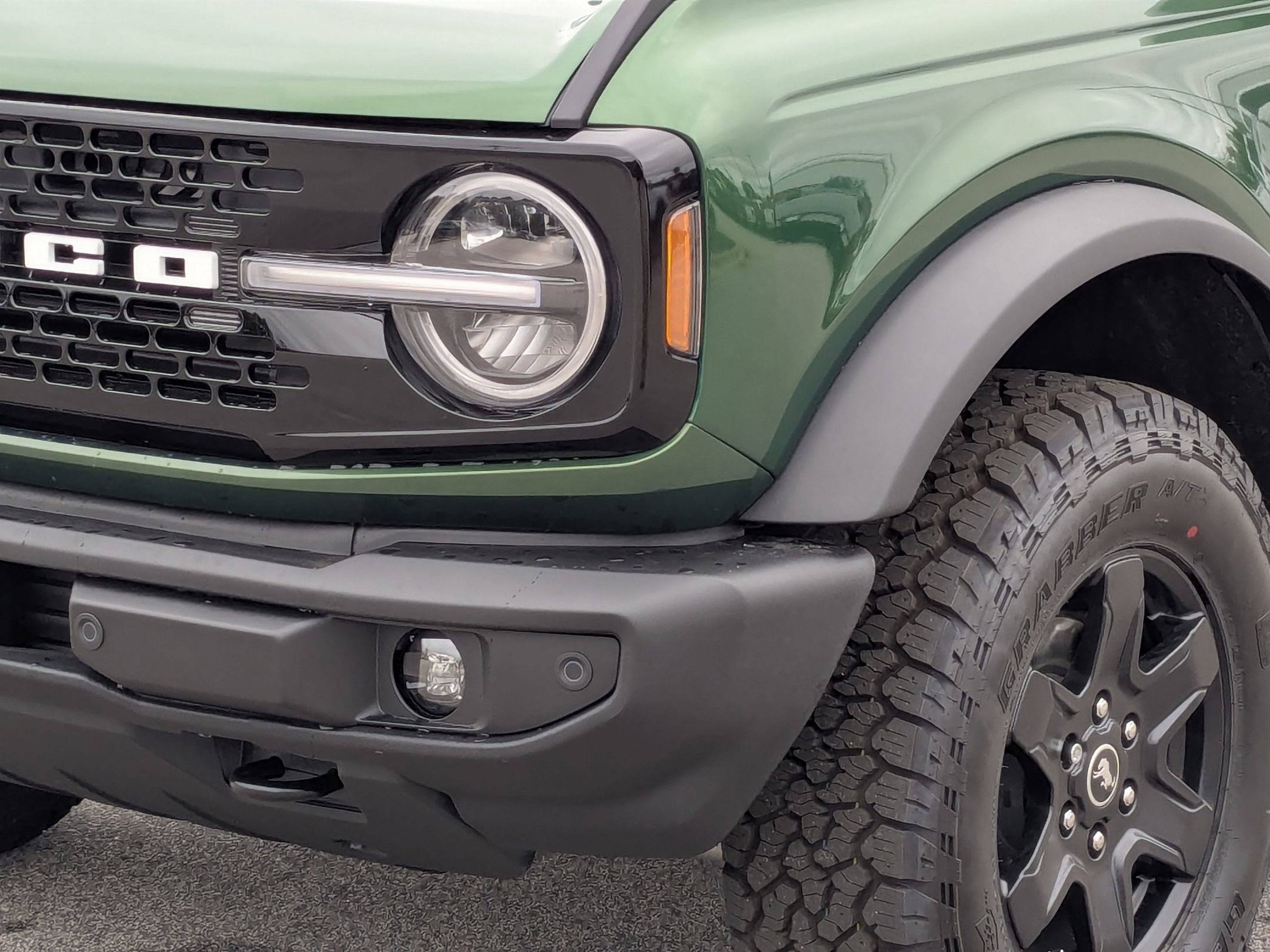 2025 Ford Bronco Outer Banks photo 2