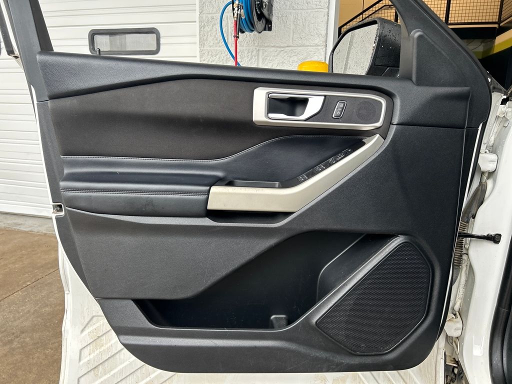 2020 Ford Explorer XLT photo 6